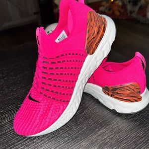 Nike React Phantom Run FK 2 Size 8 Womens Pink Prime Running Shoes